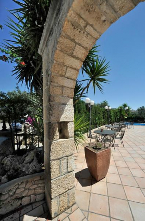 Гостиница Hotel Apeneste  Маттината